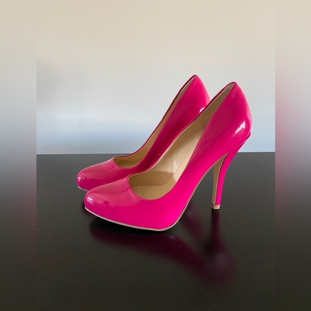 Audrey Brooke fuschia pink patent leather high heels size 7
